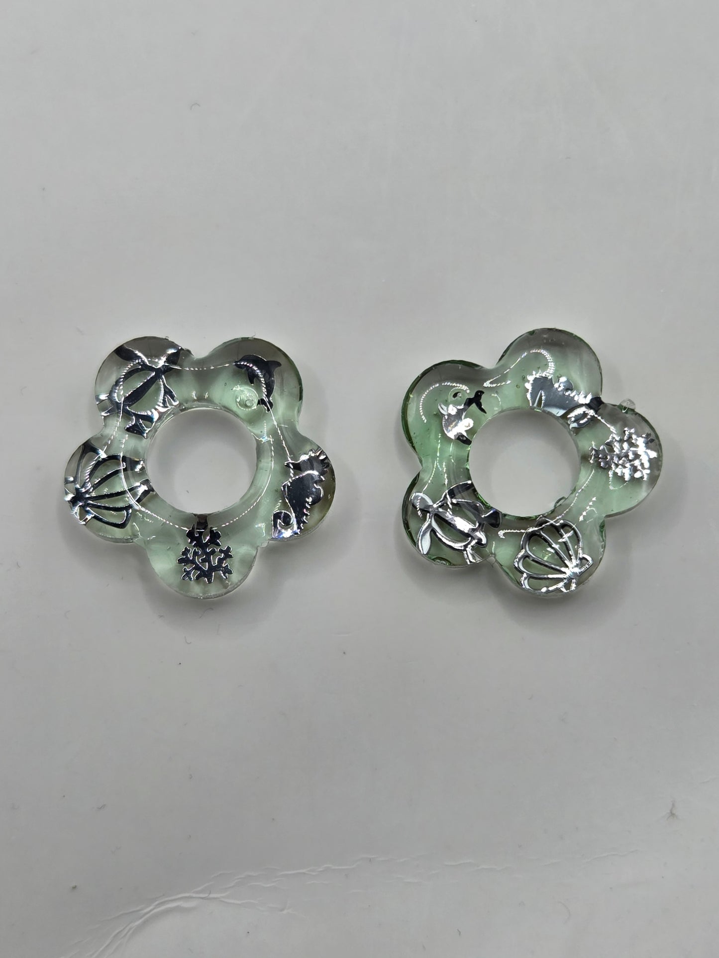 Fleurs en Pâte Fimo et/ou résine "Fait main" (sans créoles)