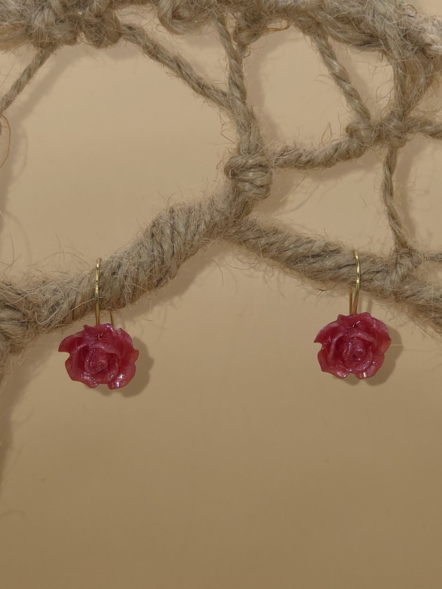 Boucles d'oreilles dorées Fait Main dormeuse avec résine