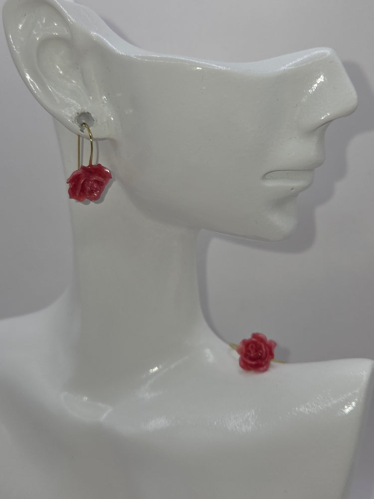 Boucles d’oreilles dorées artisanales avec résine, bijou fait main