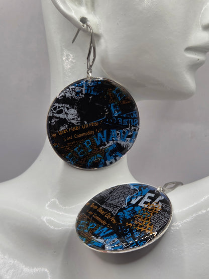 Boucles d’oreilles rondes résine bleue motifs graphiques, bijou fait main cadeau femme