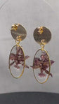 Boucles d’oreilles orchidée prune et doré résine, bijou fait main cadeau femme