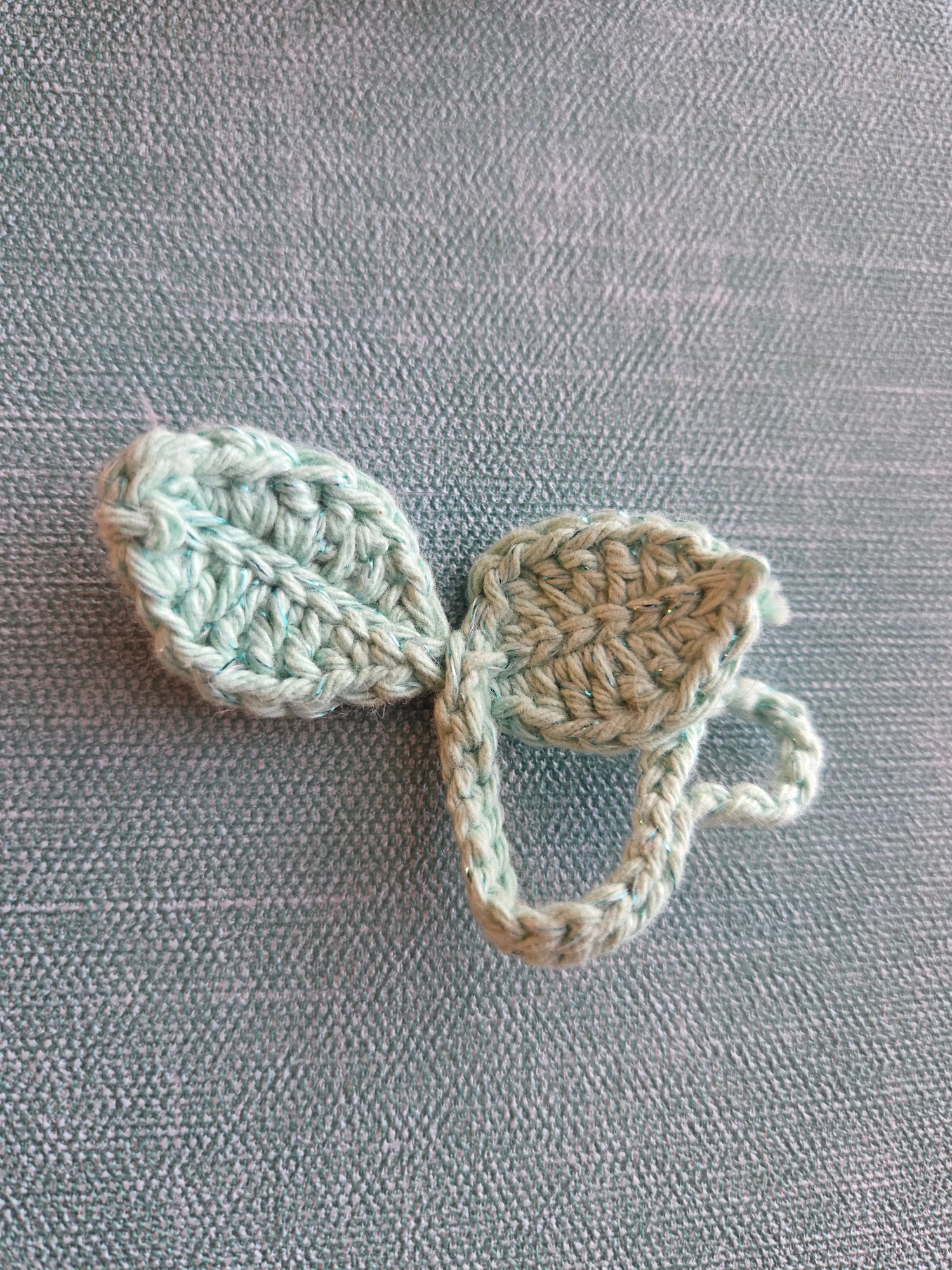 Attache câble fait main au crochet Les Élégantes de Stéph