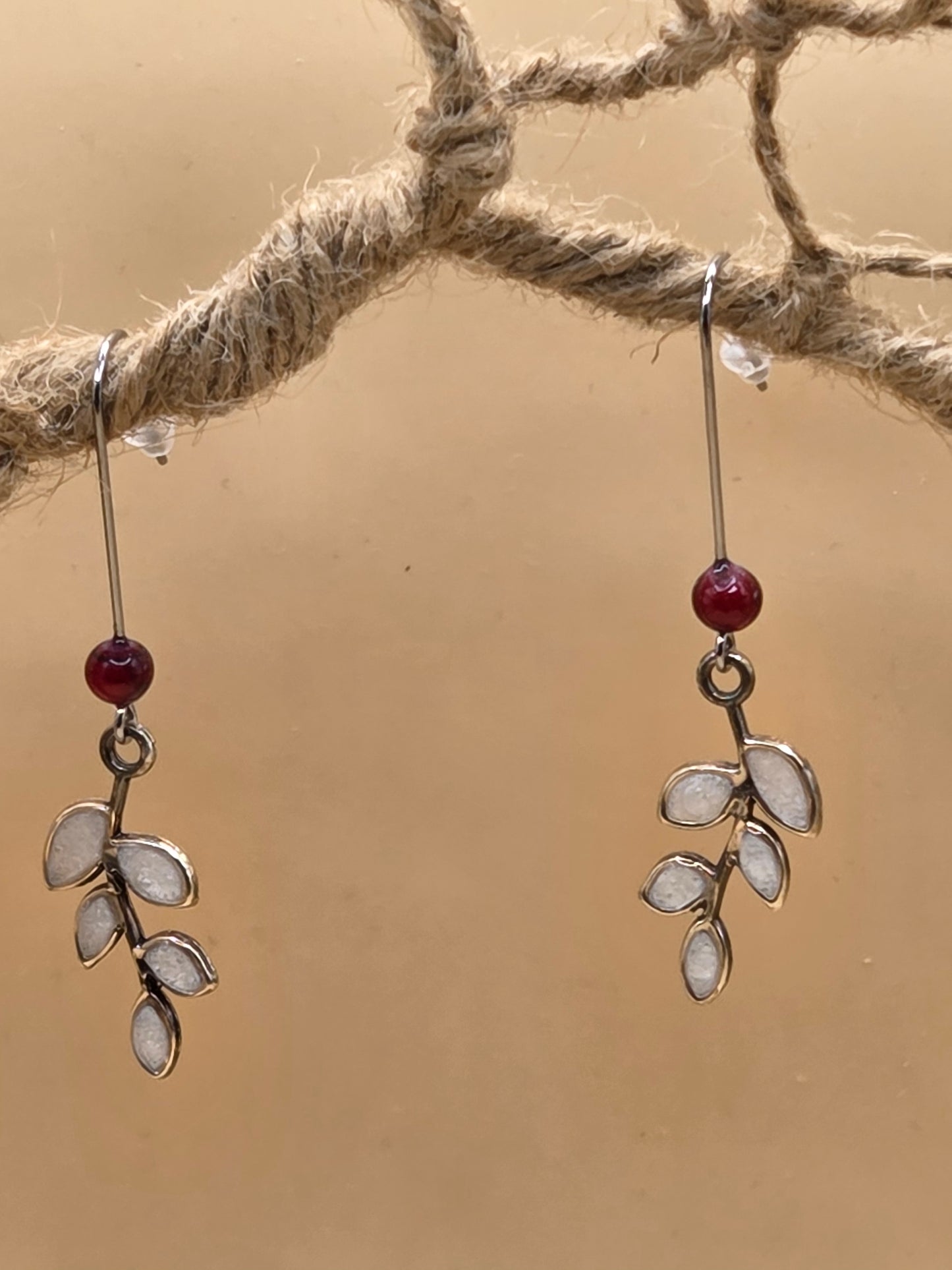 Boucles d'oreilles argentées Fait Main avec resine et perles de verre