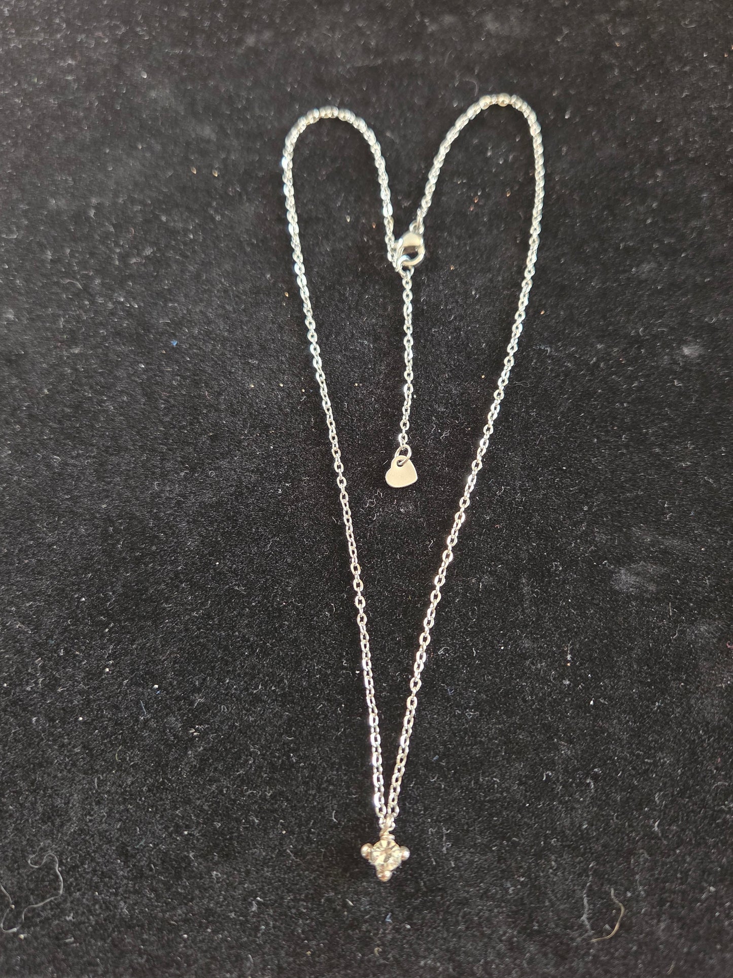 Collier argenté et son pendentif strass "Fait Main"