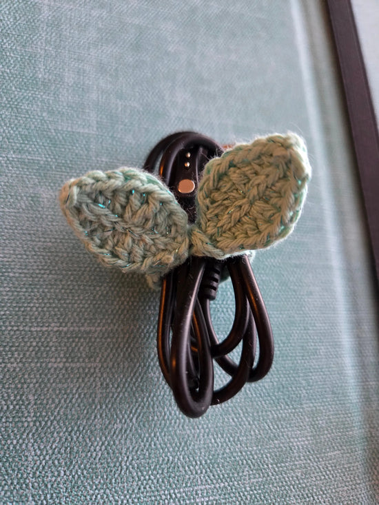Attache câble fait main au crochet Les Élégantes de Stéph