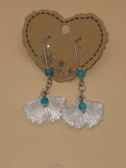 Boucles d'oreilles argentées Fait Main avec résine et perle