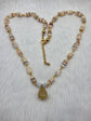 Collier perles de coquillage vue détail, bijou fait main cadeau femme