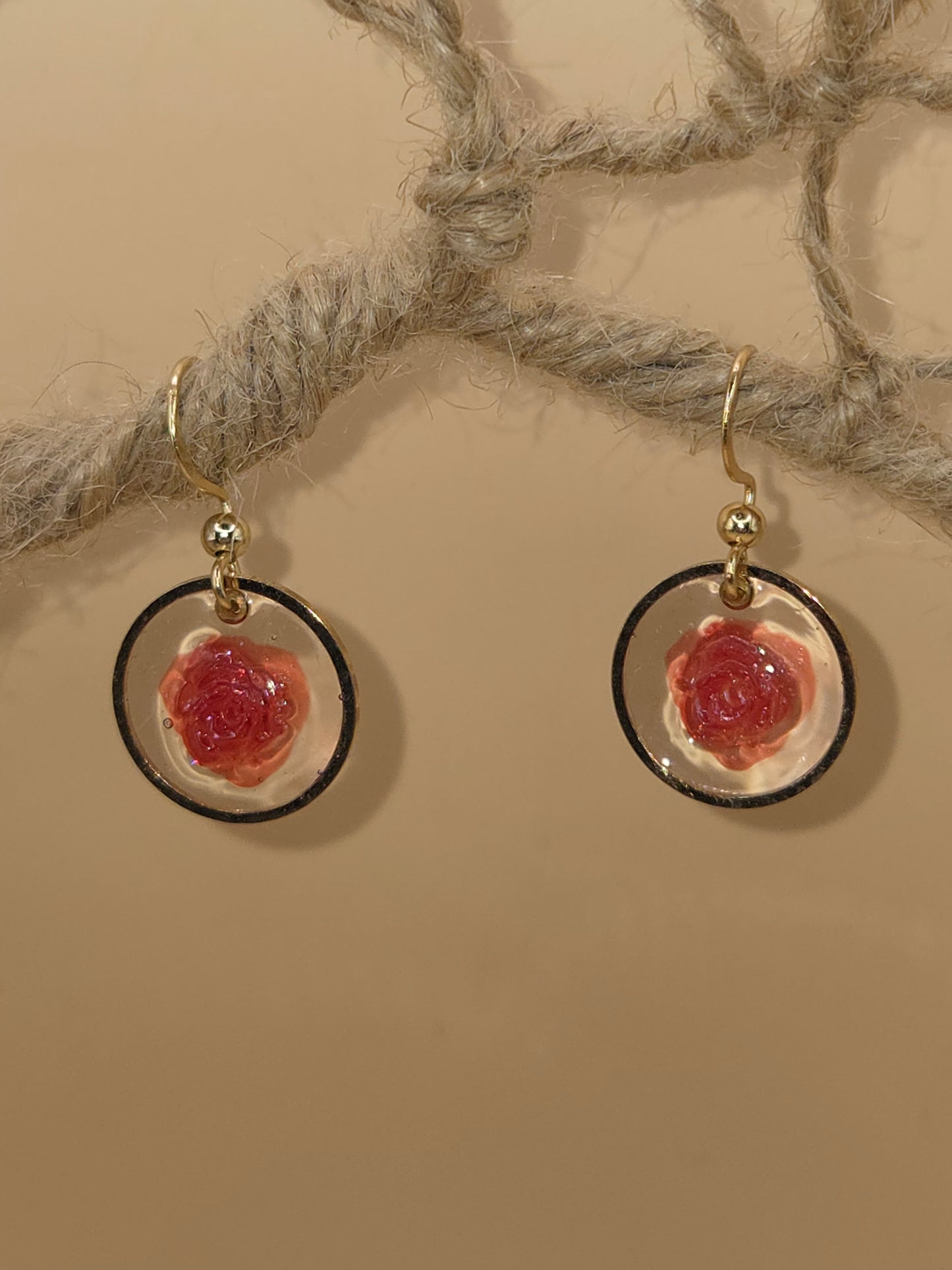 Boucles d'oreilles dorées Fait Main avec resine