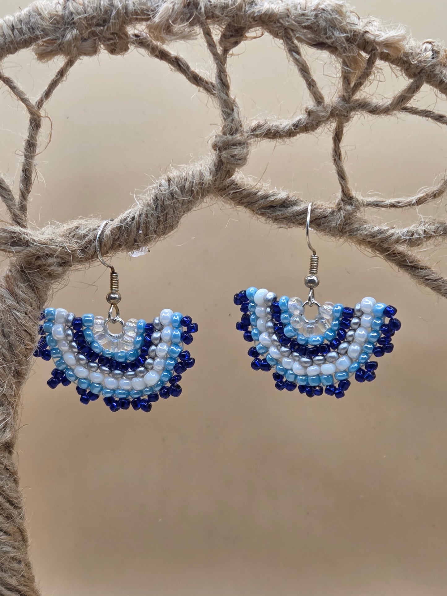 Boucles d'oreilles argentées Fait Main avec perles de rocaille