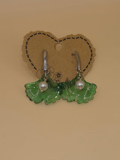 Boucles d'oreilles argentées Fait Main avec résine et perle