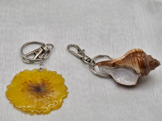 Porte-Clé Bijou de Sac Artisanal Fleurs et Résine | Fait Main | Cadeau Femme Original