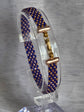 bracelet fin dore et bleu en perle de rocailles 