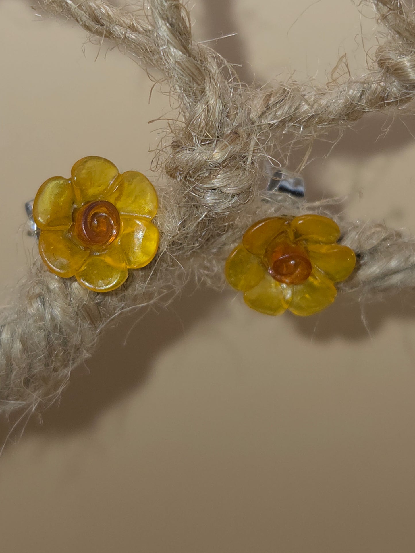 Boucles d'oreilles dorées Fait Main en résine