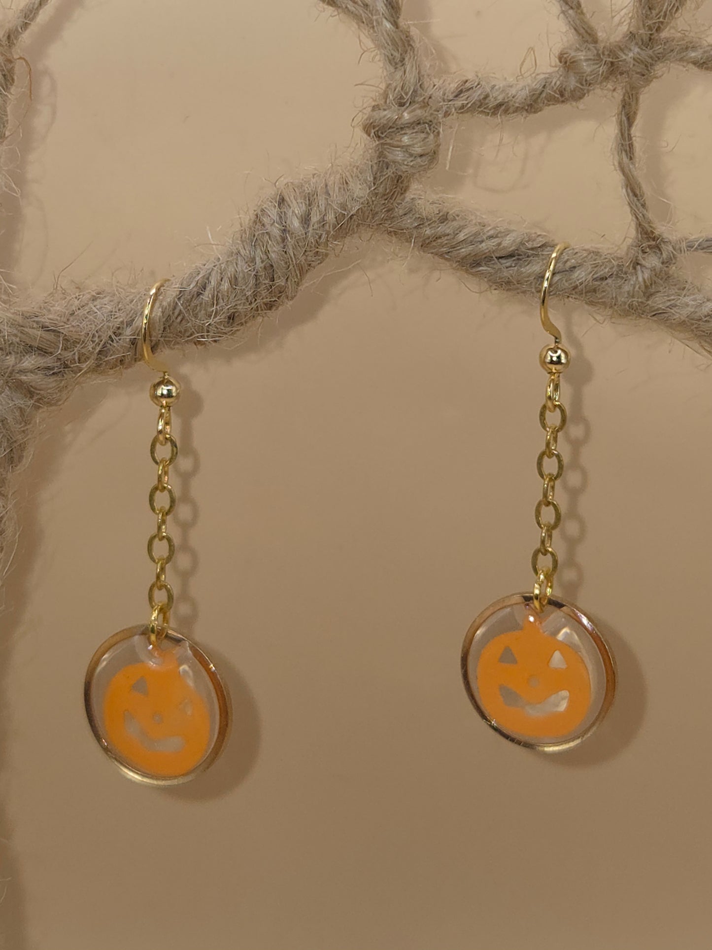 Boucles d'oreilles halloween Fait Main dorée avec résine