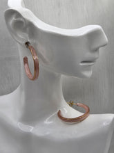 Boucles d’oreilles créoles rose clair nacrées, bijou fait main cadeau femme