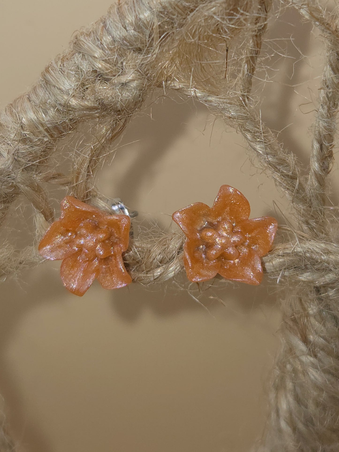 Boucles d'oreilles dorées Fait Main en résine