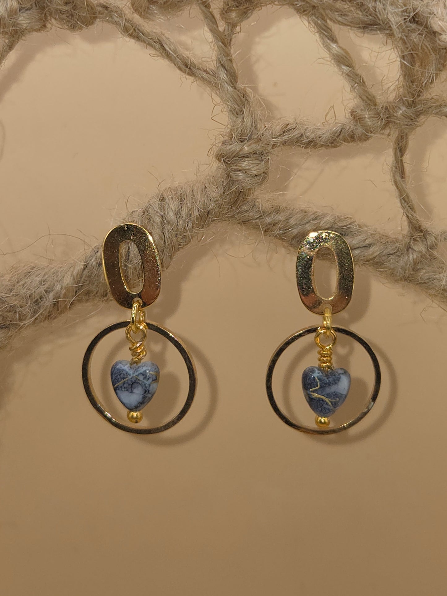 Boucles d'oreilles dorées Fait Main et cœur  en pierre