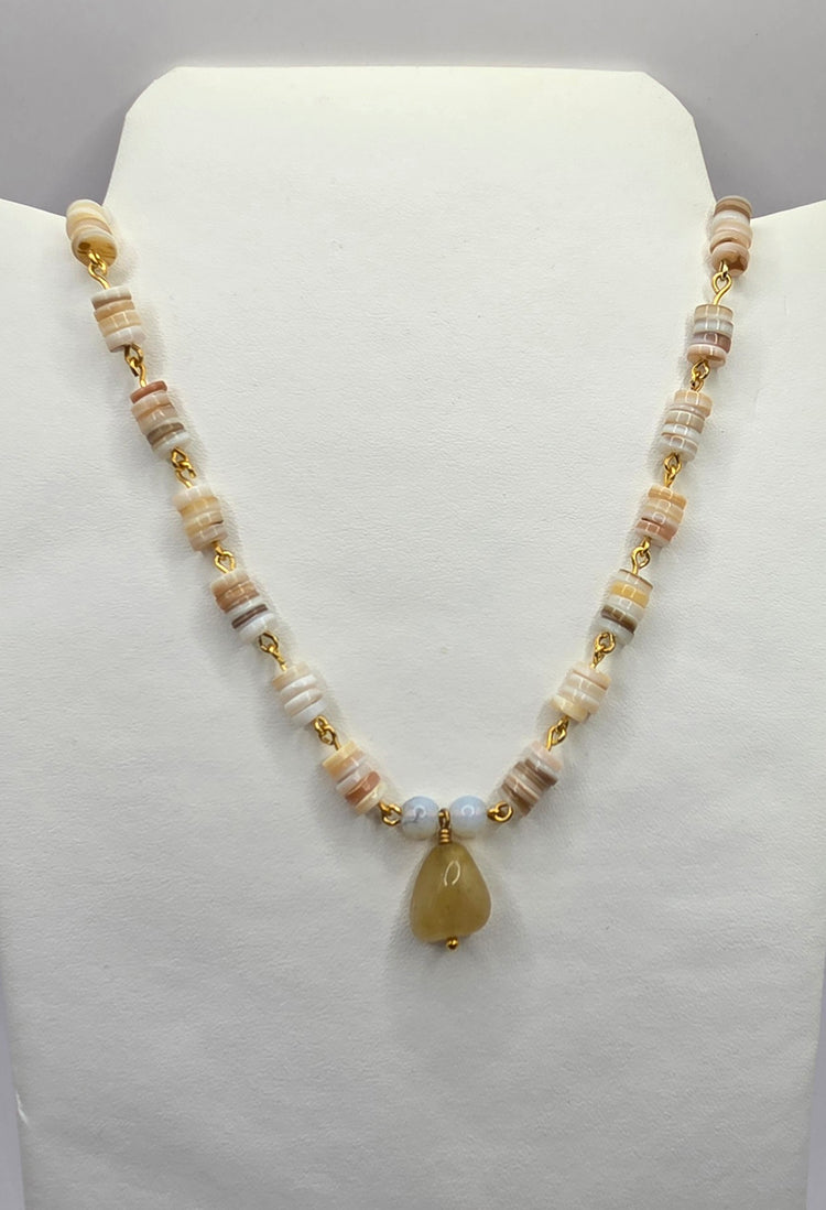 Collier artisanal perles de coquillage, bijou d&