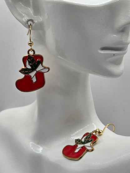 Boucles d’oreilles Noël bottes rouges et verts dorées, bijou festif assemblage main