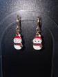 Boucles d’oreilles de Noël en forme de bonshommes de neige, avec bonnets rouges, écharpes rouges et vertes et attaches dorées